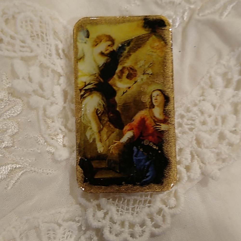 💕 artisan brooch the Annunciation